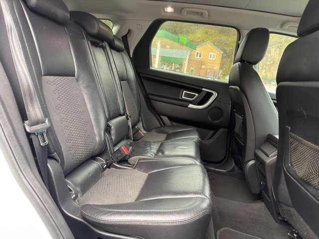 2016 Land Rover Discovery Sport 2L SE Tech 5dr - Photo 6