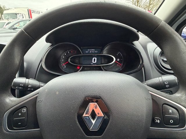 2017 RENAULT CLIO 2017 1.2 16V Play Hatchback 5dr Petrol Manual Euro 6 (75 ps) - Photo 9