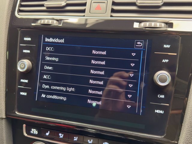 2019 Volkswagen Golf 2L R 5dr - Photo 12