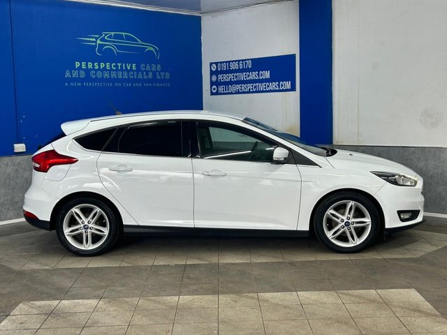 2017 FORD FOCUS - Photo 2