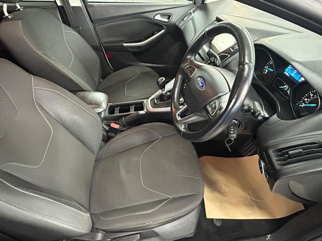 2017 FORD FOCUS - Photo 9