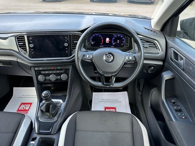 2018 VOLKSWAGEN T-ROC - Photo 9