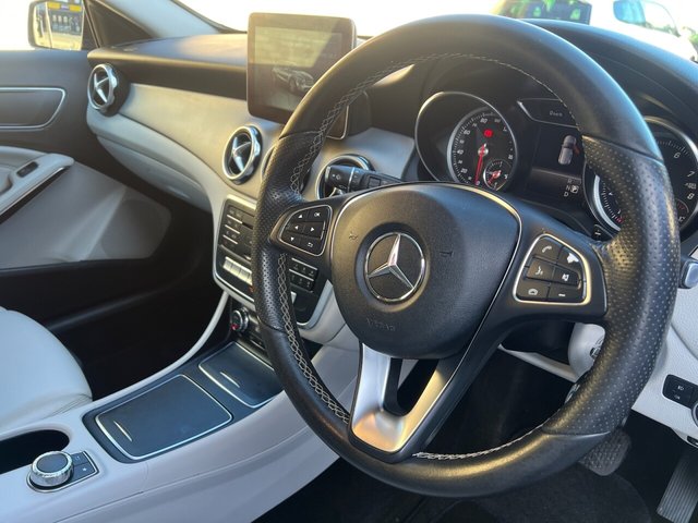 2017 MERCEDES-BENZ GLA 2017 1.6 GLA200 Sport SUV 5dr Petrol 7G-DCT Euro 6 (s/s) (156 ps) - Photo 10