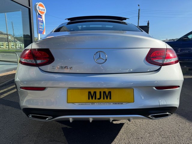 2017 MERCEDES-BENZ C-CLASS 2017 2.1 C250d AMG Line (Premium Plus) Coupe 2dr Diesel G-Tronic+ Euro 6 (s/s) (204 ps) * HUGE SPEC LIST * PANORAMIC SUNROOF * REAR CAMERA * HEATED LEATHER SEATS * BLACK ASH WOOD TRIM * CRUISE CONTROL * MERCEDES ME CONNECT * 2-ZONE CLIMATE CONTROL * IRIDIUM SILVER * LED LIGHTS * SPORTS SUSPENSION * SAT NAV * DAB * STUNNING THROUGHOUT * - Photo 8