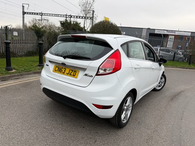 2013 Ford Fiesta 1L Zetec 5dr - Photo 3