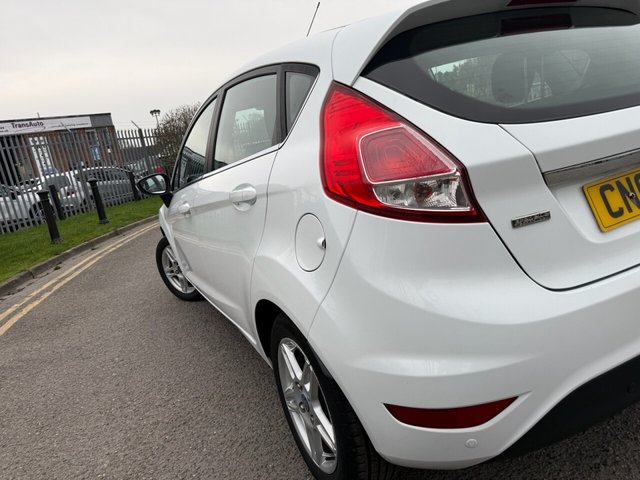 2013 Ford Fiesta 1L Zetec 5dr - Photo 7