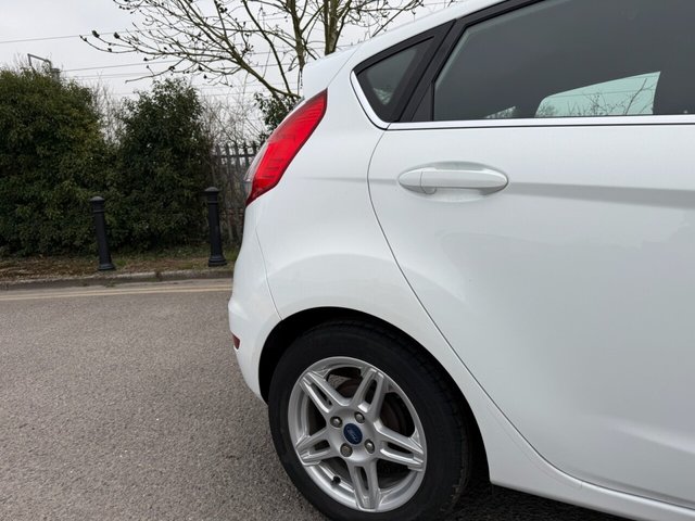 2013 Ford Fiesta 1L Zetec 5dr - Photo 10