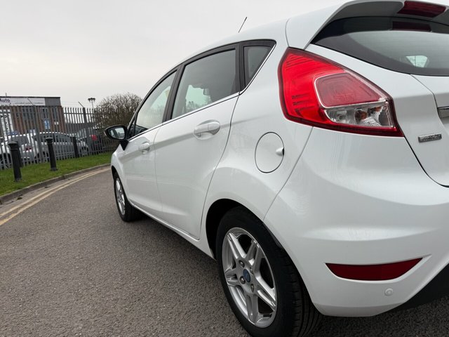 2013 Ford Fiesta 1L Zetec 5dr - Photo 12