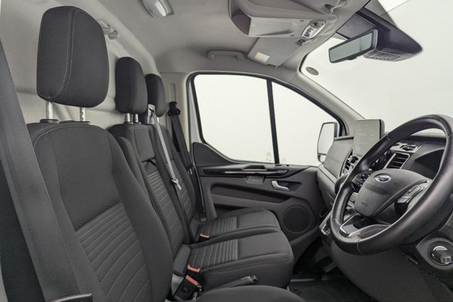 2023 Ford Transit Custom 2L Limited 5dr - Photo 3
