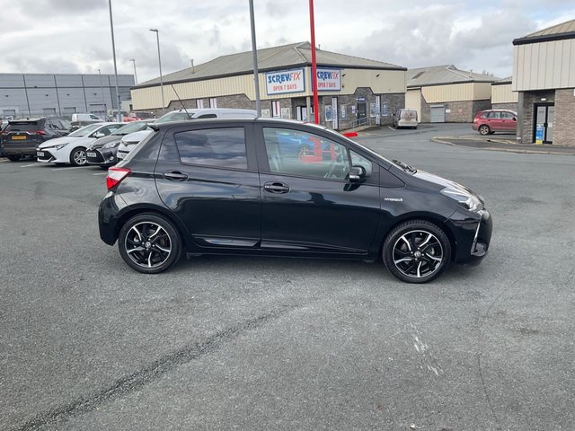 2018 TOYOTA YARIS - Photo 3