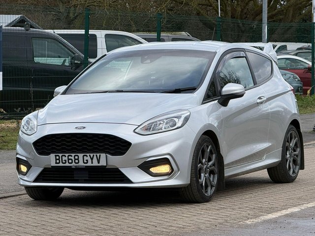 2018 Ford Fiesta - Photo 2