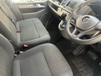 USED 2019 69 VOLKSWAGEN TRANSPORTER SHUTTLE 2.0 TDI SE Minibus 9 SEATS 5dr Diesel DSG FWD LWB Euro 6 (s/s) (150 ps) 9 SEATS + LOW MILES + NO VAT + AIR CON + LONG WHEEL BASE