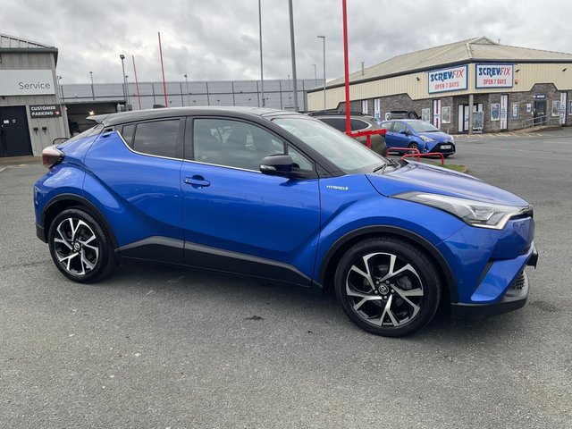 2017 TOYOTA C-HR - Photo 3