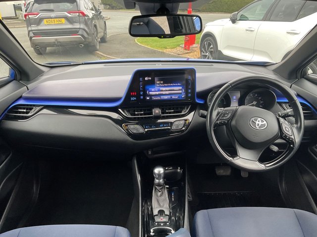 2017 TOYOTA C-HR - Photo 8