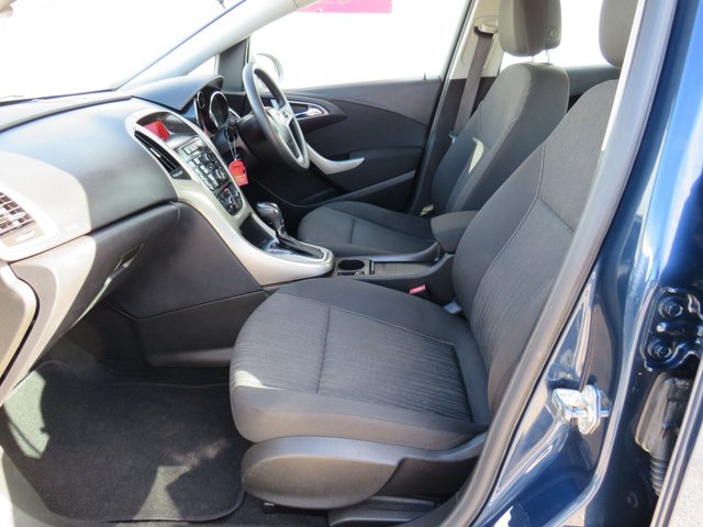 2011 VAUXHALL ASTRA 2011 1.6 16v Exclusiv Hatchback 5dr Petrol Auto Euro 5 (115 ps) - Photo 9