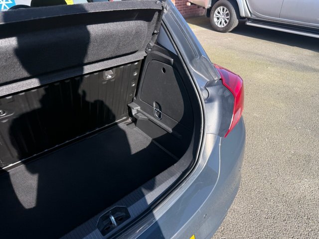 2016 Vauxhall Corsa 1.4L Sting 3dr - Photo 11