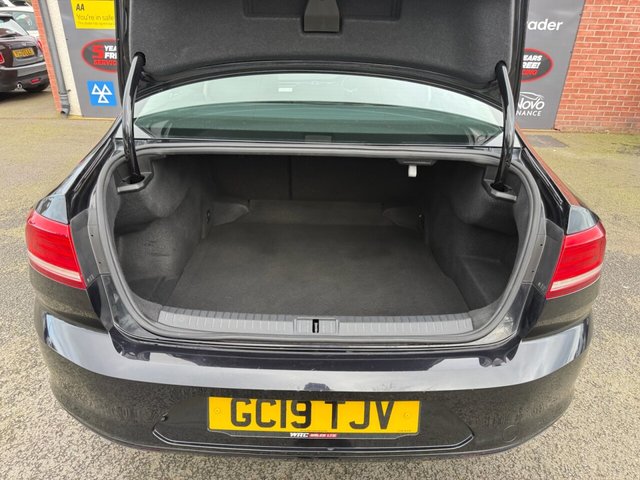 2019 Volkswagen Passat 1.5L S 4dr - Photo 9