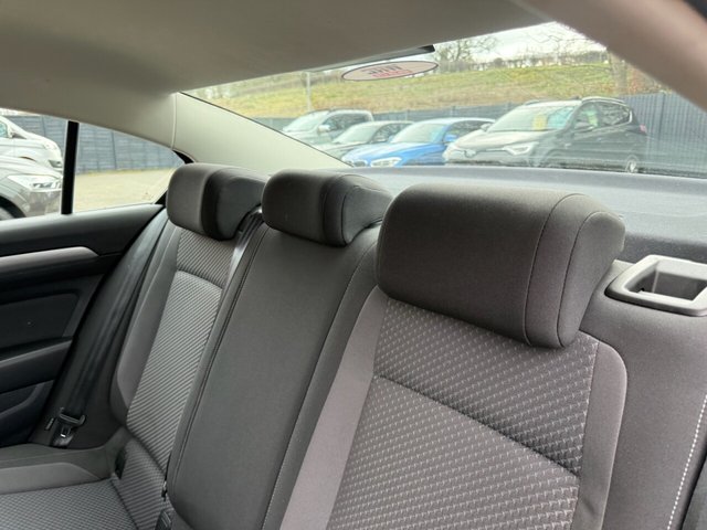 2019 Volkswagen Passat 1.5L S 4dr - Photo 12