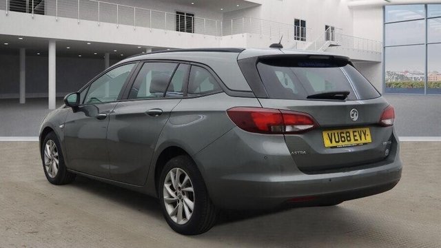 2018 Vauxhall Astra - Photo 2