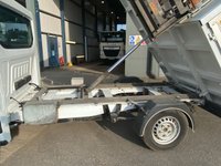 USED 2018 68 FORD TRANSIT 2.0 350 ECOBLUE CAGED TIPPER L2 MEDIUM WHEEL BASE (130 BHP) WITH BIN LIFT. 