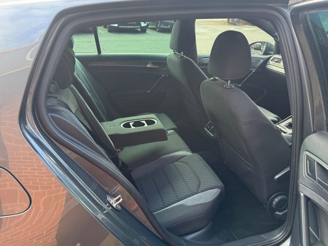 2017 VOLKSWAGEN GOLF 2017 2.0 TDI BlueMotion Tech R-Line DSG Euro 6 (s/s) 5dr - Photo 10