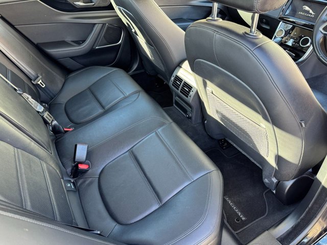 2020 Jaguar Xe 2L S 4dr - Photo 8