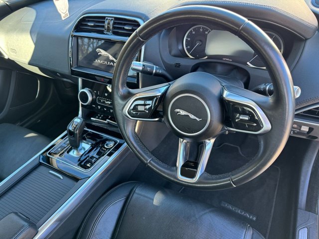 2020 Jaguar Xe 2L S 4dr - Photo 10