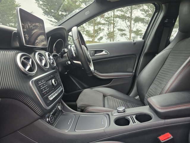 2016 MERCEDES-BENZ A-CLASS 2.1 A220d AMG Line (Premium) Hatchback 5dr Diesel 7G-DCT Euro 6 (s/s) (177 ps) - Photo 12