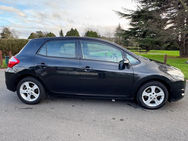 2011 TOYOTA AURIS - Photo 4