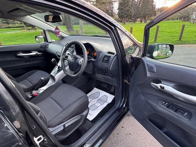 2011 TOYOTA AURIS - Photo 9