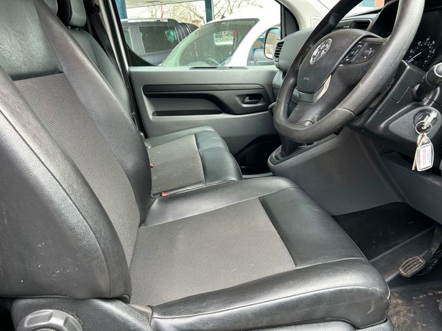 2020 Vauxhall Vivaro 1.5L Sportive 5dr - Photo 11