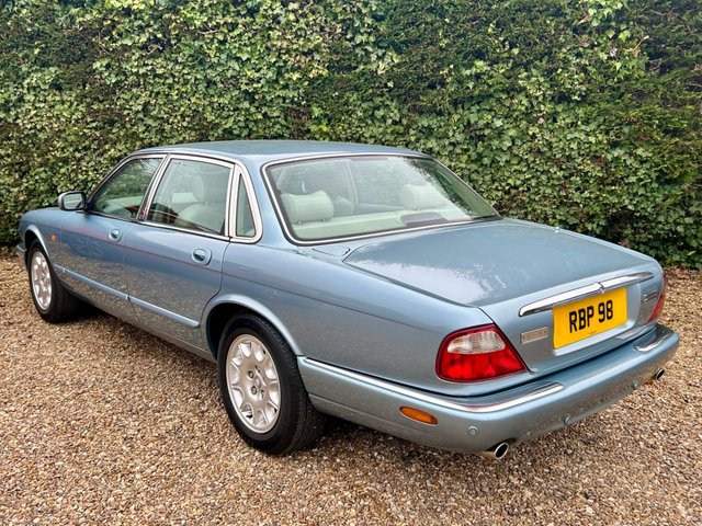 View our JAGUAR XJ