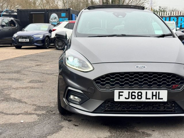 2018 FORD FIESTA 1.5T EcoBoost ST-3 Hatchback 5dr Petrol Manual Euro 6 (200 ps) - Photo 2