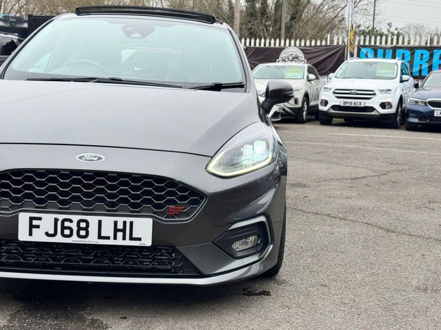 2018 FORD FIESTA 1.5T EcoBoost ST-3 Hatchback 5dr Petrol Manual Euro 6 (200 ps) - Photo 3