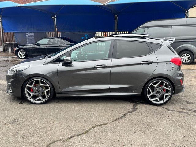 2018 FORD FIESTA 1.5T EcoBoost ST-3 Hatchback 5dr Petrol Manual Euro 6 (200 ps) - Photo 4