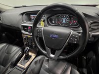 USED 2014 63 VOLVO V40 CROSS COUNTRY 1.6 D2 Lux Hatchback 5dr Diesel Powershift Euro 5 (s/s) (115 ps) 