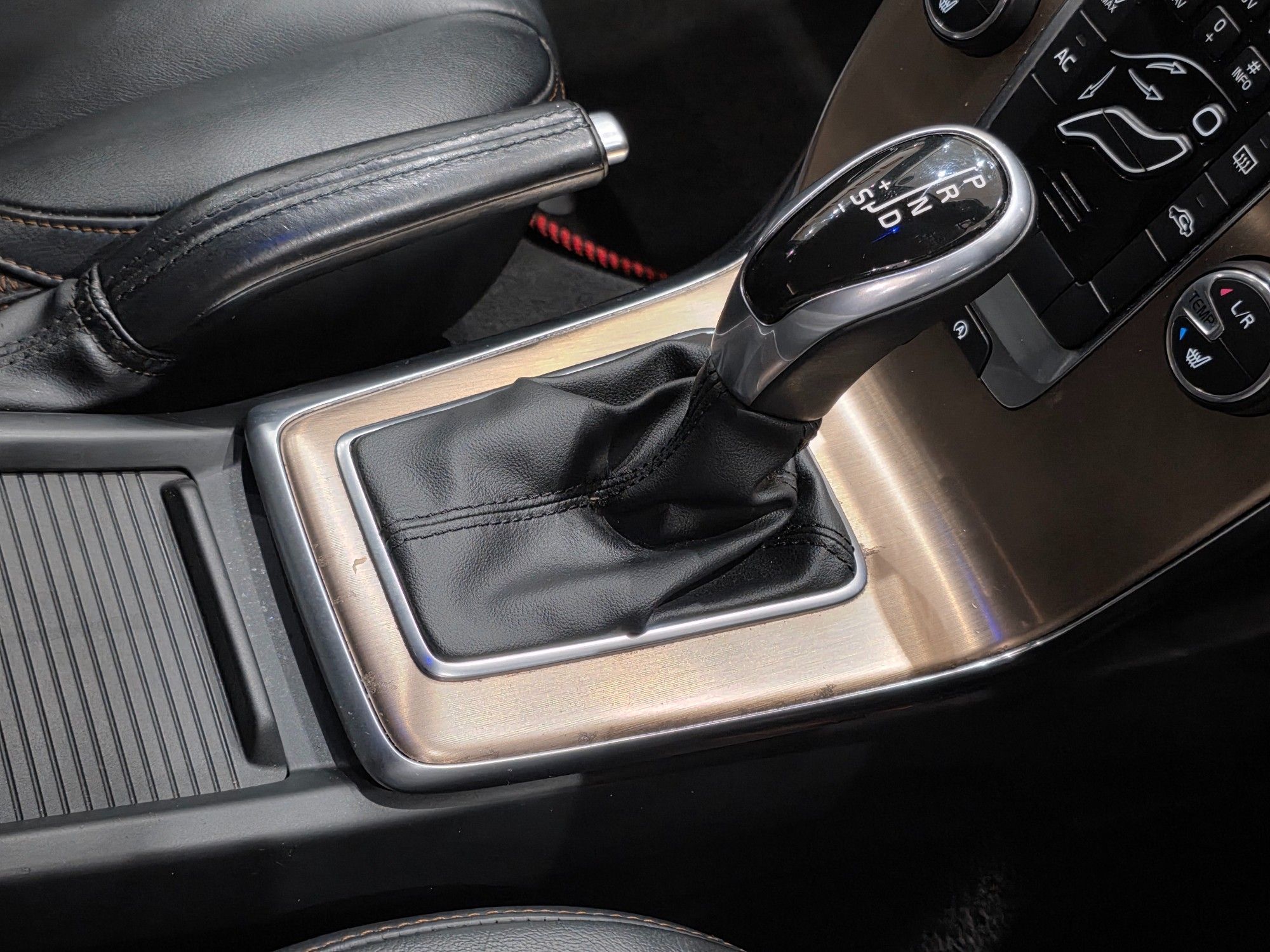 2014 Volvo V40 thumbnail 21