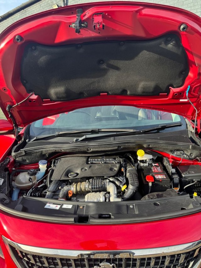 2017 PEUGEOT 2008 1.6 BlueHDi Allure SUV 5dr Diesel Manual Euro 6 (s/s) (100 ps) - Photo 5