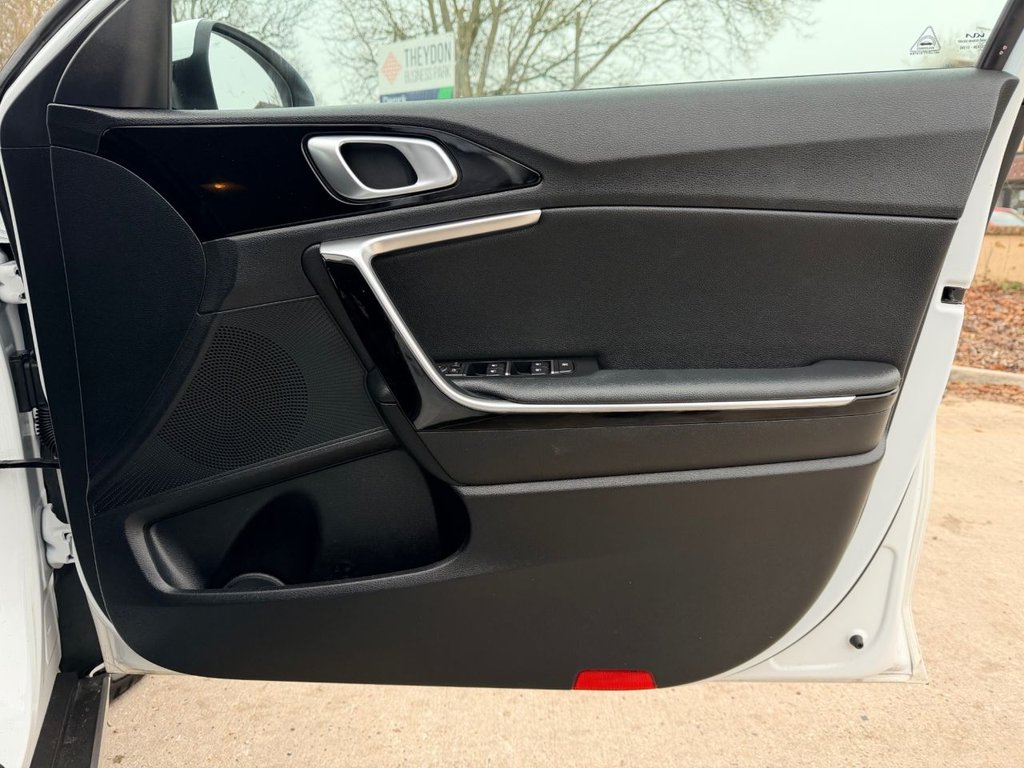 USED 2023 23 KIA XCEED 1.6 GDi 8.9kWh 3 SUV 5dr Petrol Plug-in Hybrid DCT Euro 6 (s/s) (139 bhp) 1 Owner|Adaptive Cruise|Camera|SatNav|Heated Seats|Apple CarPlay/Android Auto|