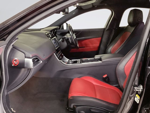 2017 Jaguar Xe 2L R-Sport 4dr - Photo 12