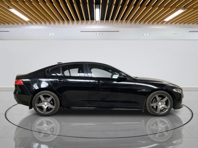 2017 Jaguar Xe 2L R-Sport 4dr - Photo 9