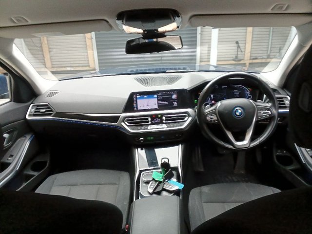 2022 BMW 3 Series 2L SE Pro 5dr - Photo 3