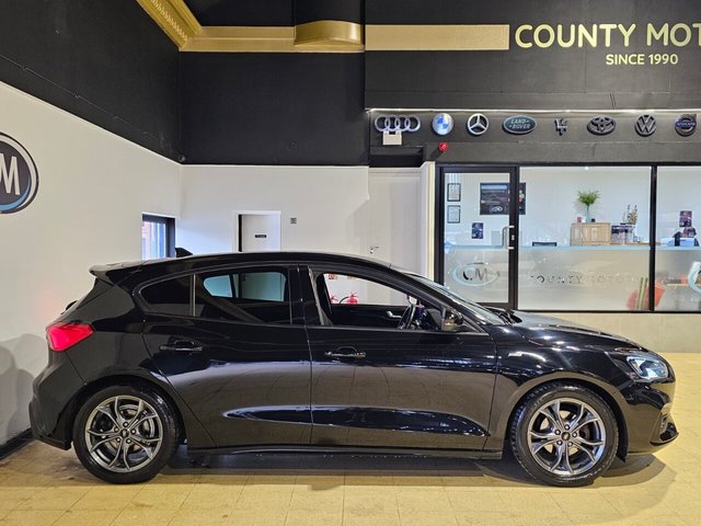 2020 Ford Focus 1L St-Line 5dr - Photo 2