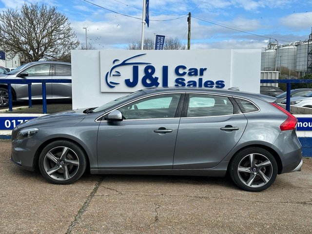2015 VOLVO V40 1.6 D2 R-Design Nav Hatchback 5dr Diesel Powershift Euro 5 (s/s) (115 ps) - Photo 6