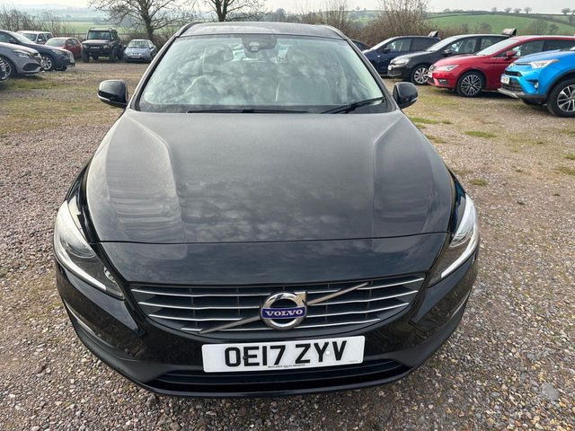 2017 VOLVO V60 - Photo 8