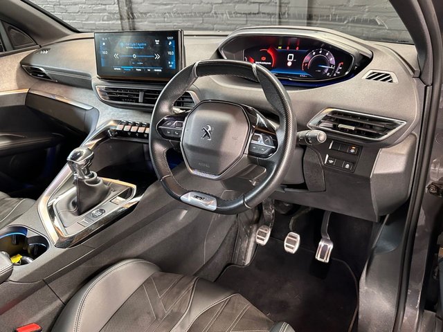 2021 PEUGEOT 3008 - Photo 2