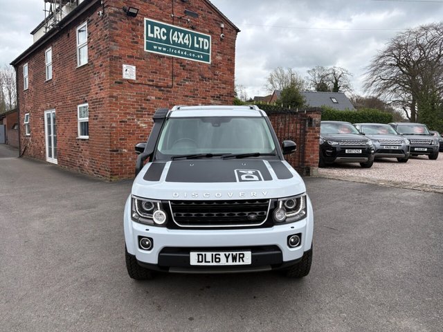2016 Land Rover Discovery 4 - Photo 2