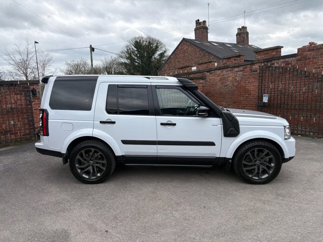 2016 Land Rover Discovery 4 - Photo 4