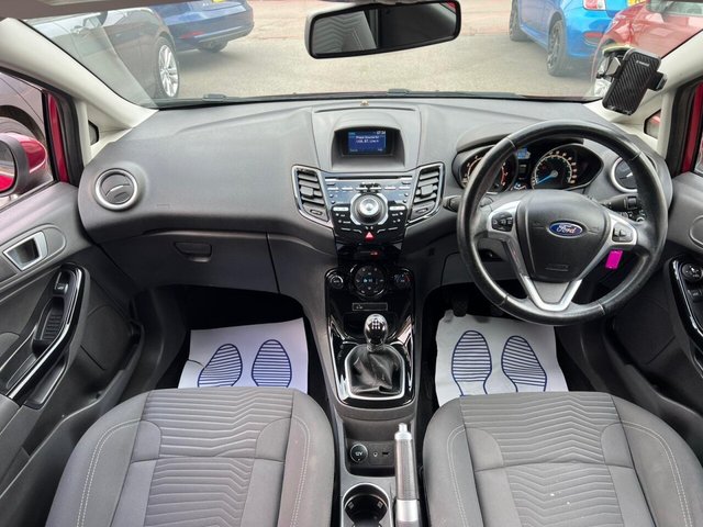 2012 Ford Fiesta - Photo 2