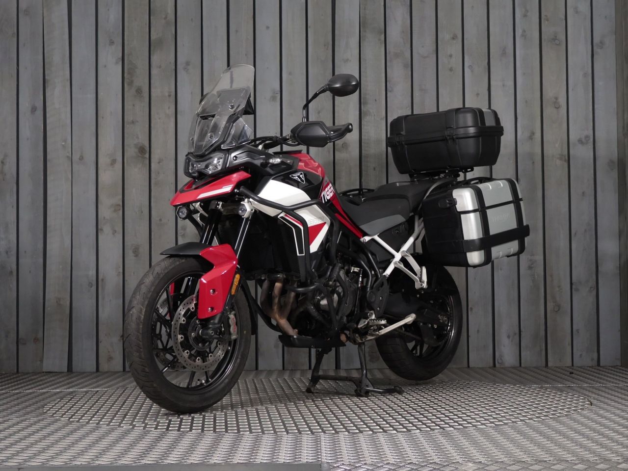 TRIUMPH TIGER 900